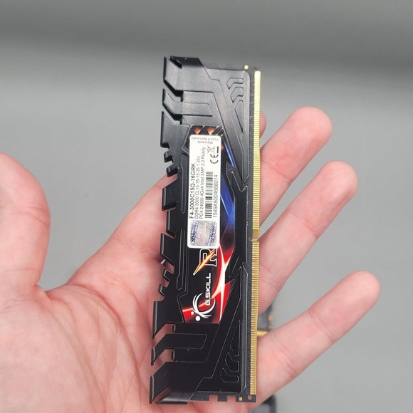 G.SKILL Ripjaws 4 Series 16GB (4x4GB) DDR4 3000 (PC4 24000) F4-3000C15Q-16GRK - Picture 7 of 10